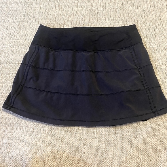 SOLD ON DEPOP Lululemon Mid-Rise skirt - Picture 2 of 3